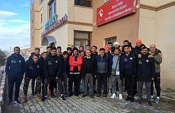 Futbolcular huzurevi sakinlerini ziyaret etti