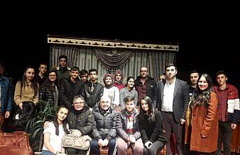Hanönü Lisesi tiyatro ekibi, usta tiyatrocuları izledi