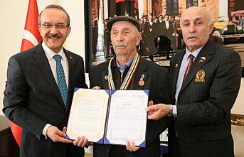 Kore Gazisi Kandemir'e madalya ve beratı teslim edildi