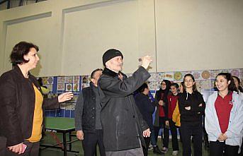 Lise öğrencileri huzurevi sakinlerini ağırladı