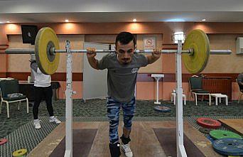 Milli halterciler Avrupa Şampiyonası'na hazırlanıyor