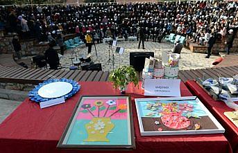 Minik öğrenciler atık malzemelerden giysi yaptı