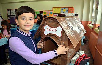 Minik öğrencilerden sokaktaki hayvanlar için yuva