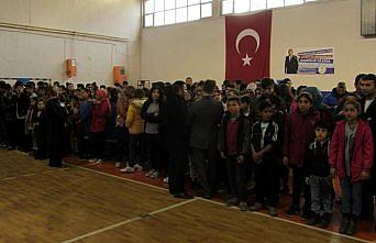 Öğrencilere spor malzemesi dağıtıldı