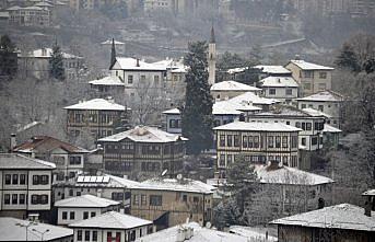 Safranbolu konakları beyaza büründü