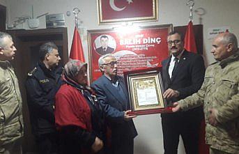 Şehit Dinç'in ailesine şehadet belgesi verildi