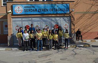 Teneffüste tenis öğreniyorlar