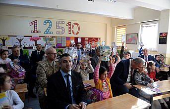 Tokat'ta öğrencilere 200 bin kitap dağıtıldı