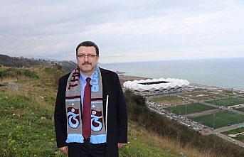 Trabzon'da, dev Trabzonspor bayrağı asıldı