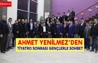 AHMET YENİLMEZ’DEN TİYATRO SONRASI GENÇLERLE SOHBET