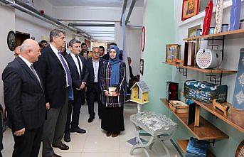 Atıl durumdaki ahşapları sanata dönüştü