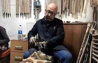 Bastonları hayvan figürleriyle süslüyor