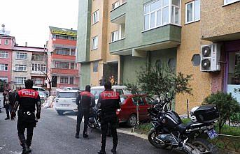 Eşi ve kayınvalidesini yaralayan zanlı polise teslim oldu