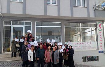 Kursu tamamlayan kadın girişimcilere sertifikaları verildi