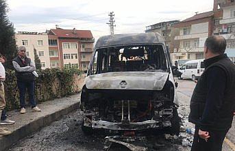 Öğrenci servisinde çıkan yangın söndürüldü