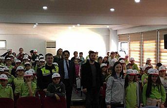 Öğrencilere emniyet kemerinin önemi anlatıldı
