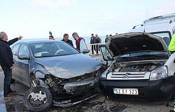 Ordu'da otomobil ile hafif ticari araç çarpıştı: 5 yaralı