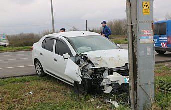 Otomobil elektrik direğine çarptı: 1 yaralı