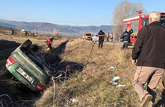 Sinop'ta otomobil su kanalına devrildi: 3 yaralı