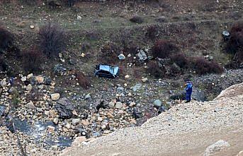 Uçuruma yuvarlanan otomobildeki 2 kişi hayatını kaybetti