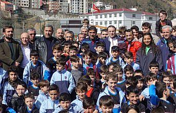 Ünal Karaman'dan futbol okuluna ziyaret