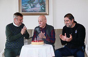 Ahmet Suat Özyazıcı'ya sürpriz doğum günü