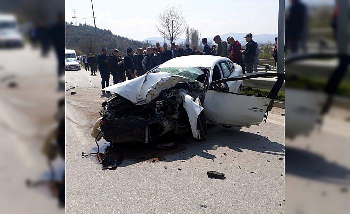 Amasya'da otomobil tıra çarpıp devrildi: 1 ölü