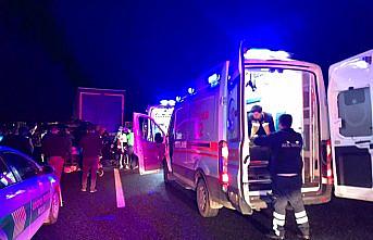 Anadolu Otoyolu'nda tırla minibüs çarpıştı: 5 ölü, 3 yaralı