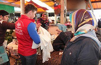 Bafra Gençlik Merkezi üyeleri bez torba dağıttı