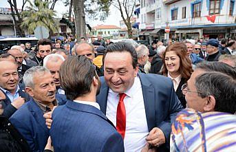 Belediye başkanlığını devralıp makam kapısını söktü