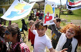 Çocuklar hem eğlendi hem doğayı güzelleştirdi