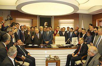 Giresun Belediye Başkanı Şenlikoğlu, mazbatasını aldı