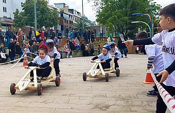 Giresun'da çocuklar tahta arabalarla yarıştı