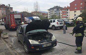 Hareket halindeki otomobilde yangın çıktı