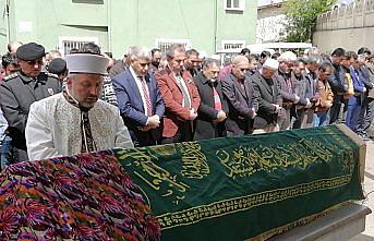 Keneden ölen kadının cenazesi toprağa verildi