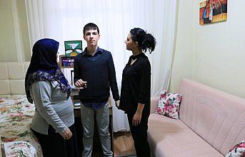 Kur'an'ı ezbere okuyan otizmli genç hafız oldu