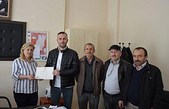 Muhtarlar mazbatalarını alıyor