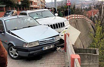 Şarampole devrilmelerini beton korkuluklar engelledi