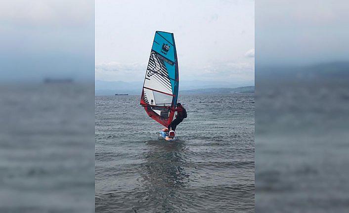 Sörf tahtasıyla dünya turuna devam ediyor