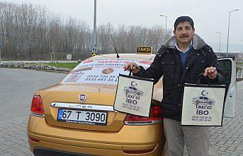 Taksiciden müşterilerine bez çanta hediyesi
