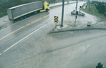 Tırın altında kalmaktan son anda kurtuldu