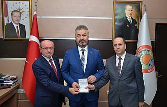 Topaloğlu çiçeklerden elde edilen geliri bağışladı