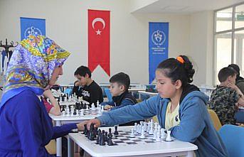 Üniversitelilerden öğrencilere gönüllü eğitim desteği