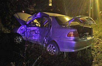 Yolcu otobüsü ile otomobil çarpıştı: 3 yaralı