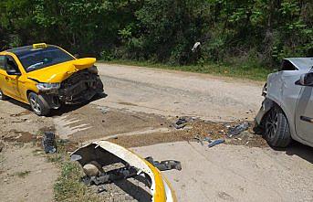 Amasya'da 2 otomobil çarpıştı: 7 yaralı