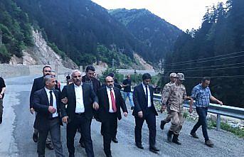 Arama çalışmalarına katılan 2 asker suya kapıldı