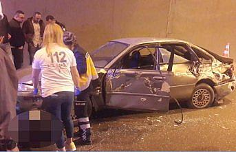 Arızalanan aracını iterken kamyon çarptı