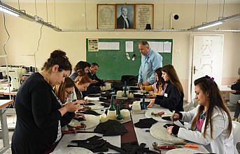 Atıl köy okulu iş kapısı oldu