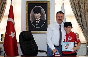 Başarılı sporcudan Başkan Kargı'ya ziyaret