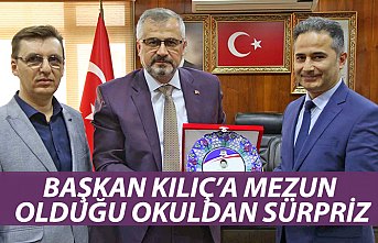 BAŞKAN KILIÇ’A MEZUN OLDUĞU OKULDAN SÜRPRİZ